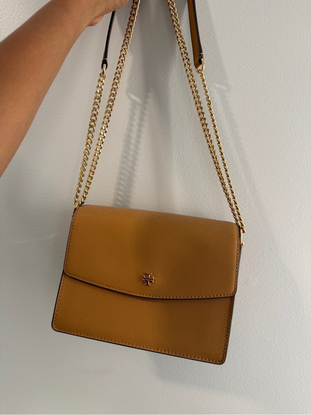 Tory burch Women's Chain Shoulder Bag in Mustard Brown